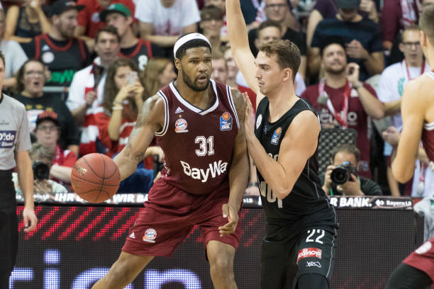 且在英超与 且在英超与